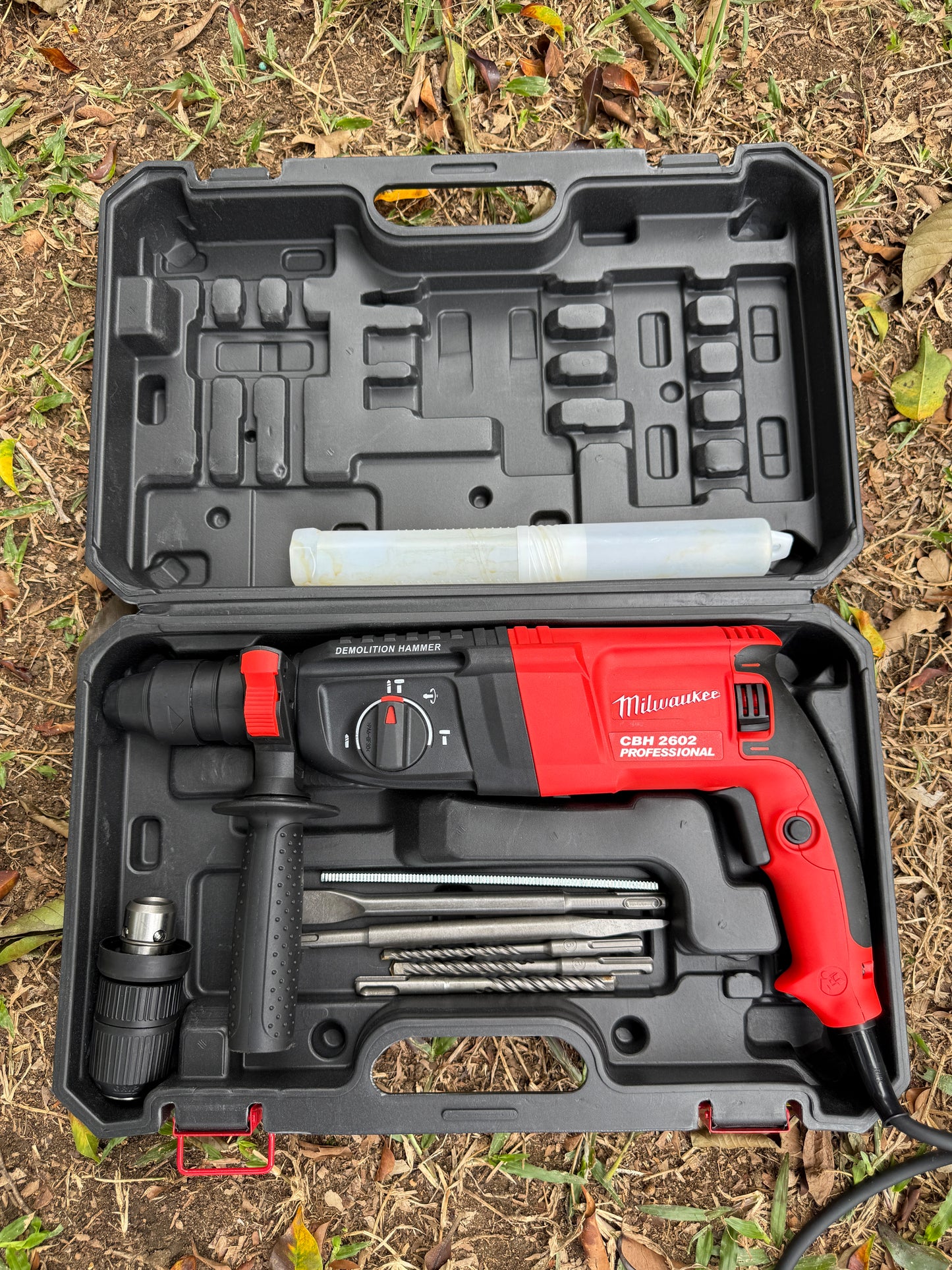 Rotomartillo Milwaukee 1200W: potencia profesional sin excusas