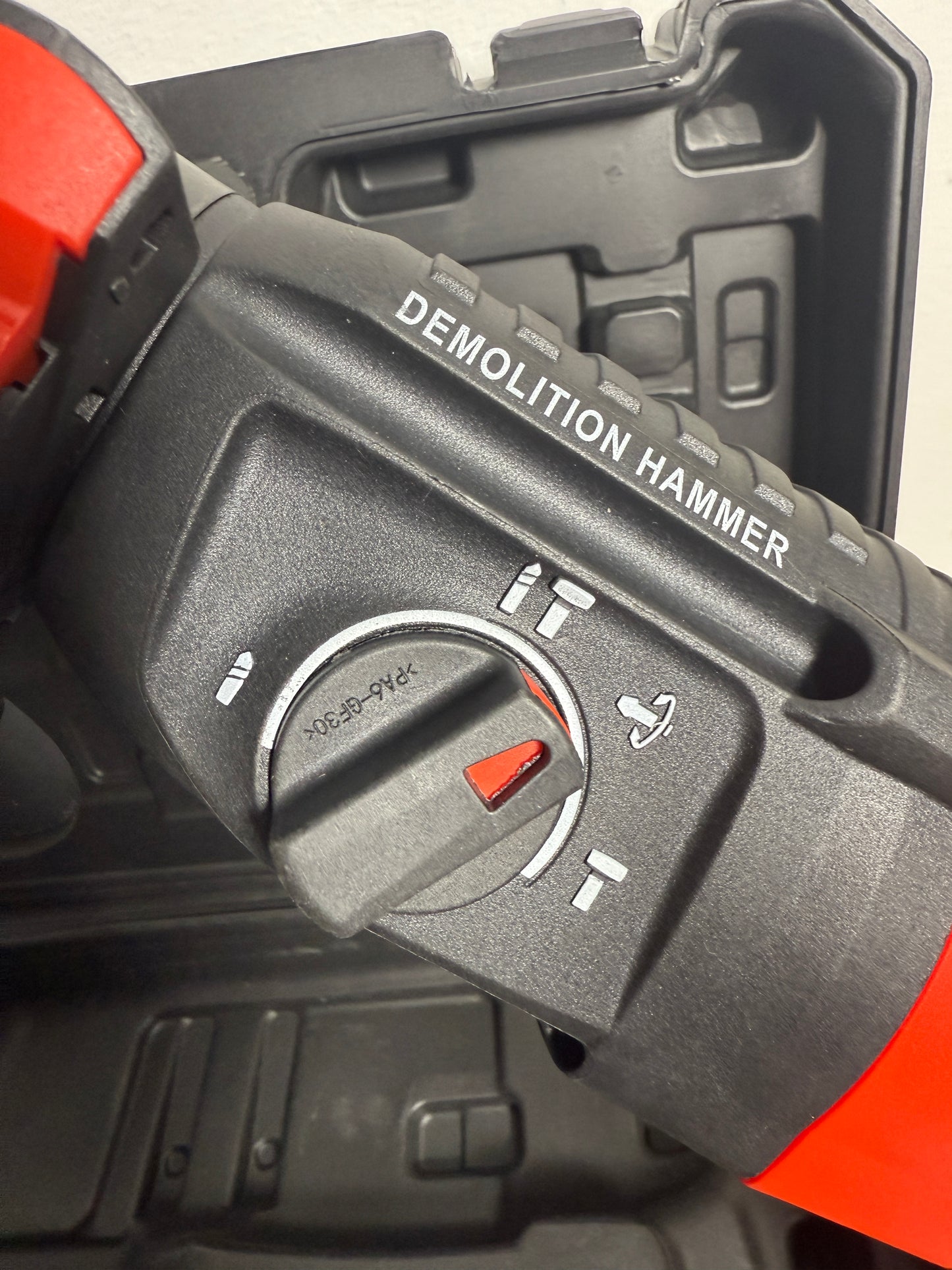 Rotomartillo Milwaukee 1200W: potencia profesional sin excusas